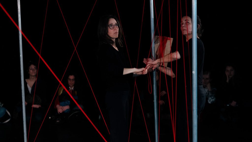 Rouge est la couleur : donner corps, voix et images aux grossesses arrêtées