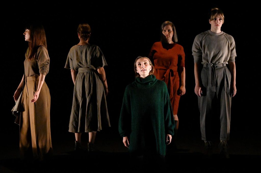 Entre débats et dialogues : les traces de La paix des femmes. Entretien avec Véronique Côté