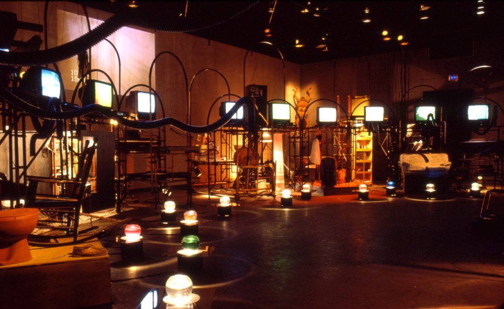 De l’obsolescence des traces de création : le cas d’ARBO CYBER, théâtre (?)